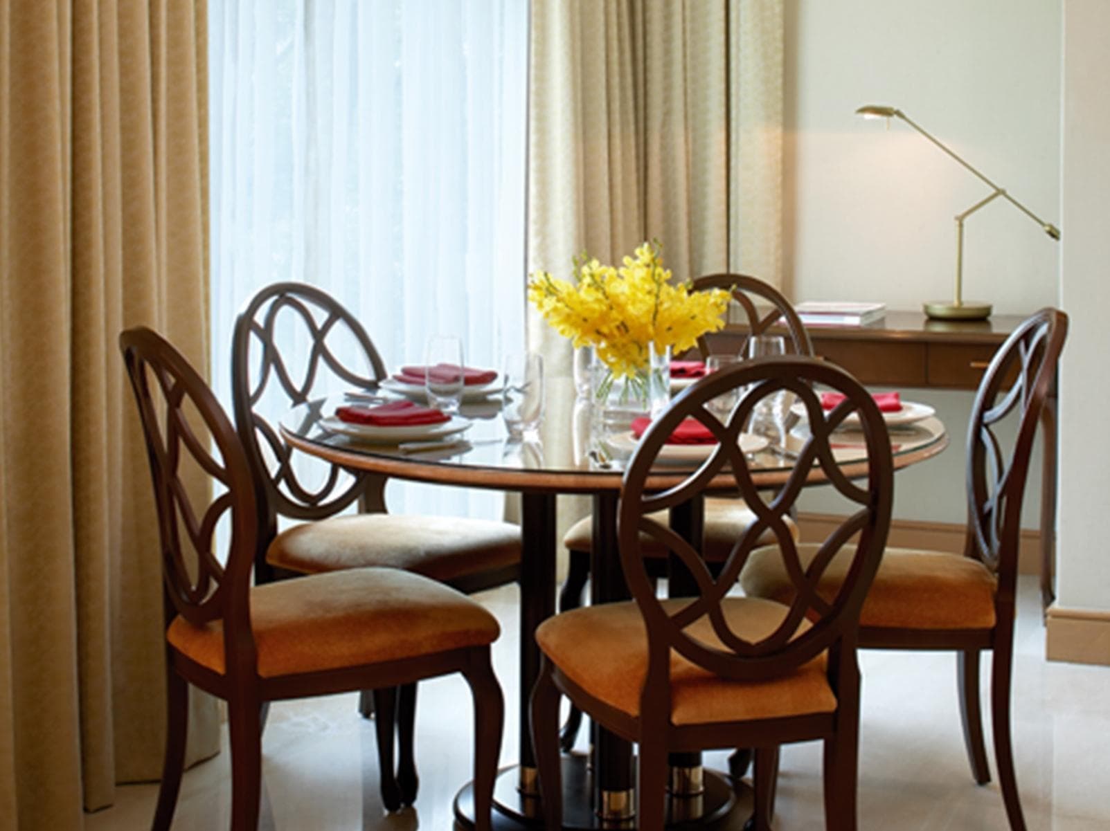 Shangri-La Apartments photo 4