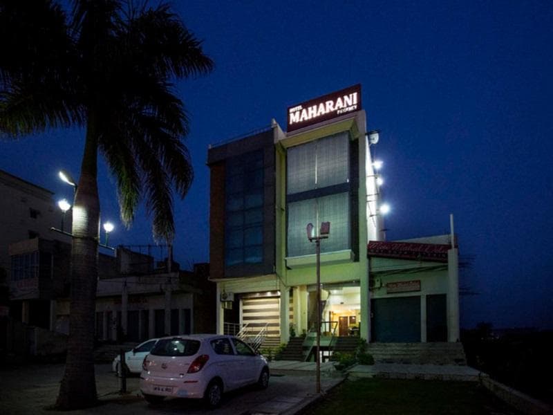 Hotel Maharani Regency, Zirakpur photo 3
