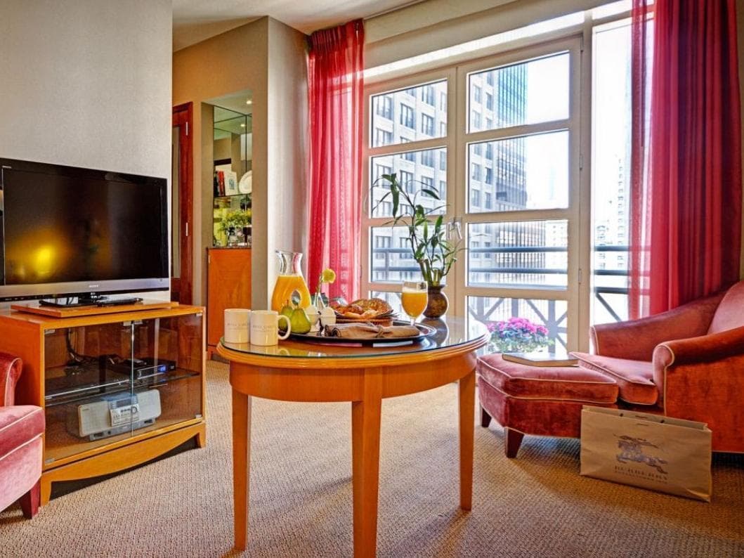 Hotel Giraffe photo 2