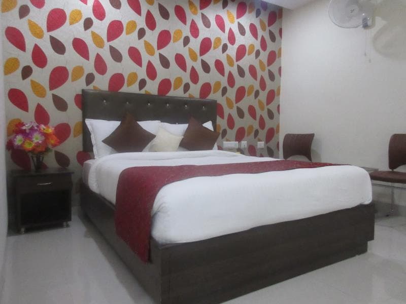Lotus Grand Hotel photo 2