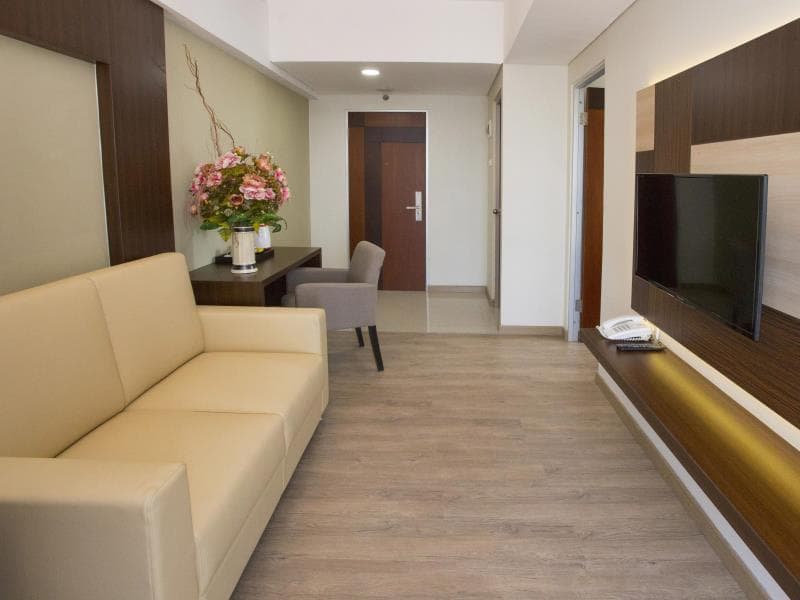 Hotel Gunawangsa MERR photo 2