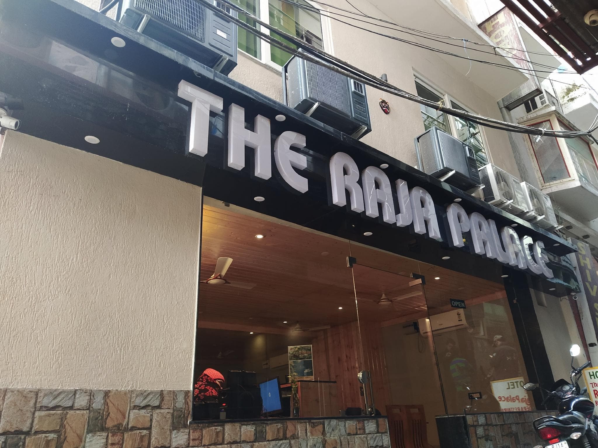 Hotel The Raja Palace