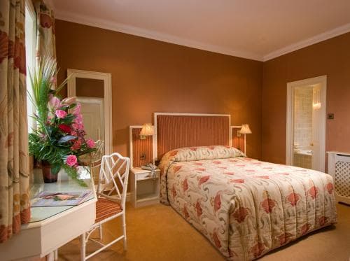 Inglewood Manor photo 2
