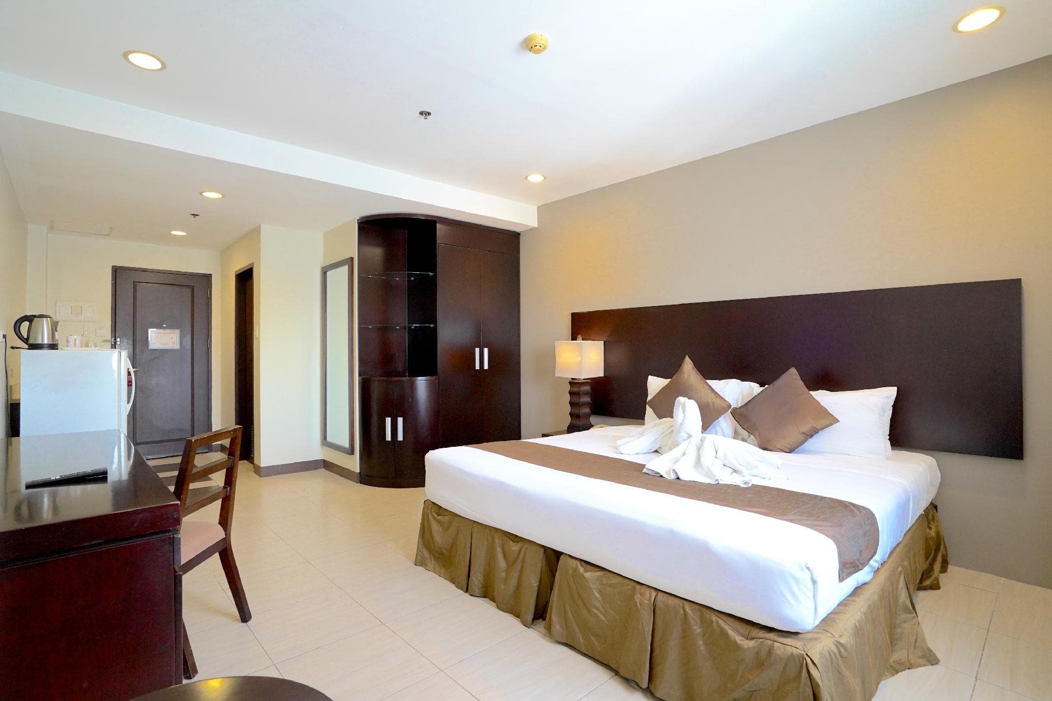 Alpa City Suites Hotel
