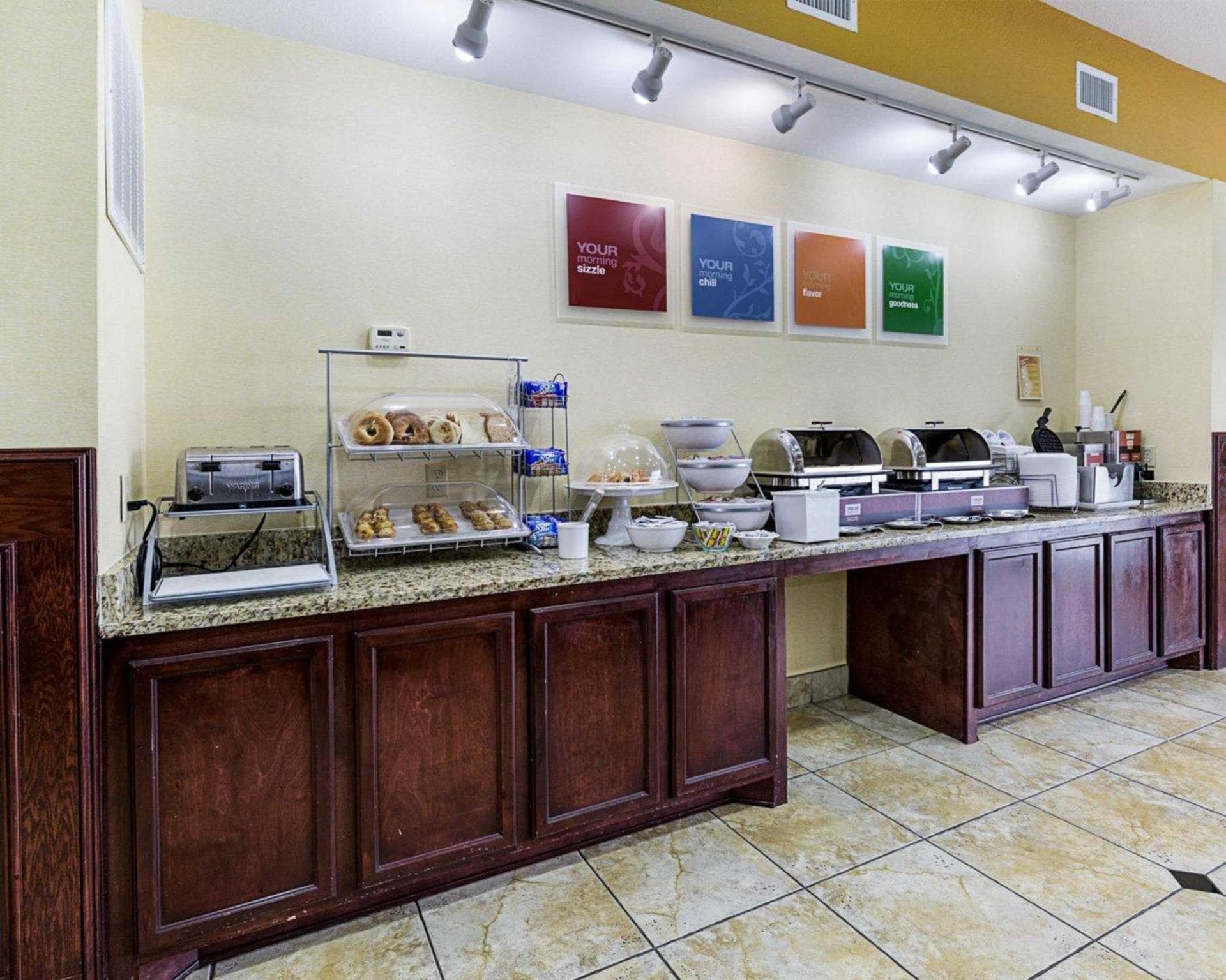 Days Inn & Suites by Wyndham Houston / West Energy Corridor photo 4
