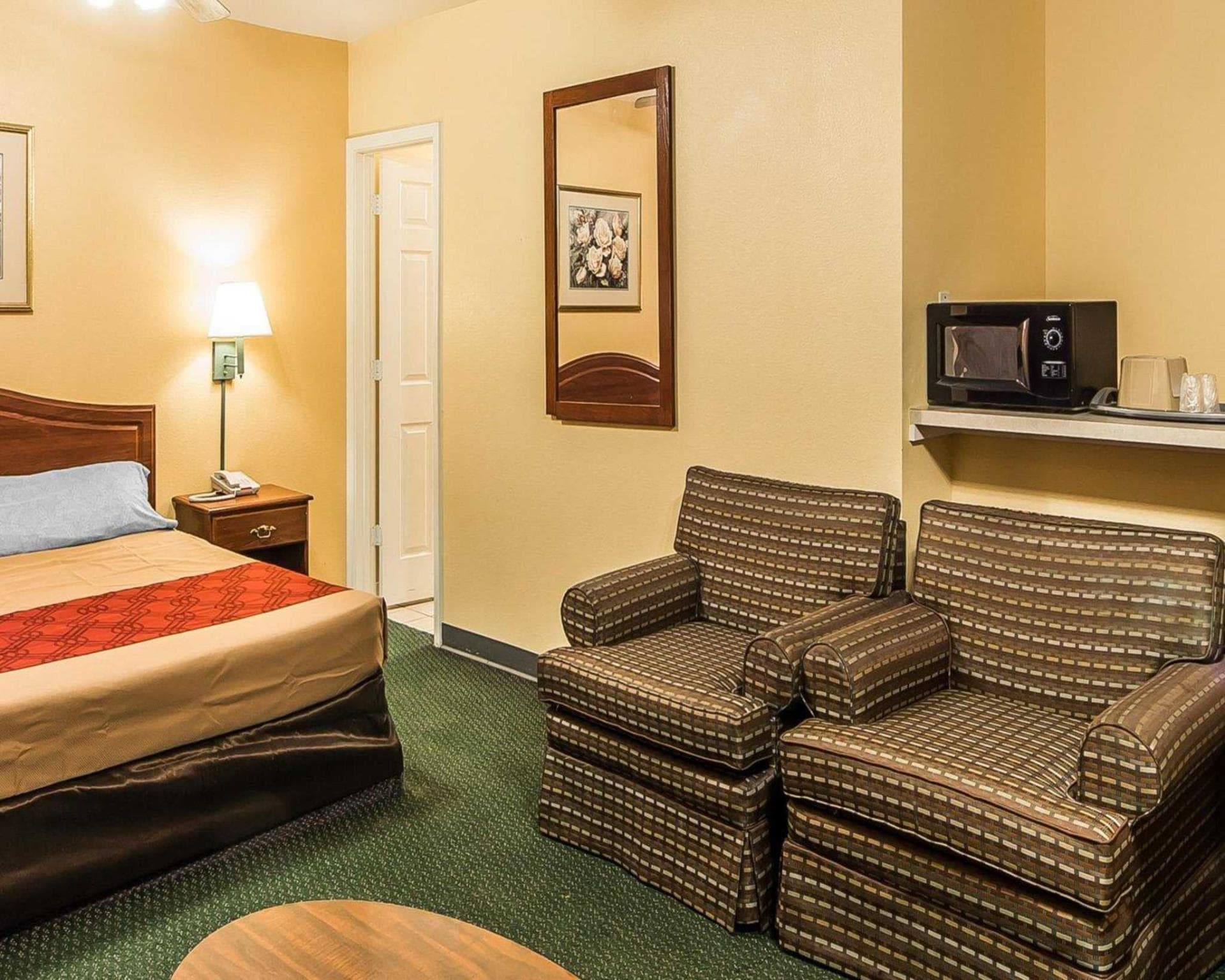 Econo Lodge Bartlesville Hwy 75 photo 4