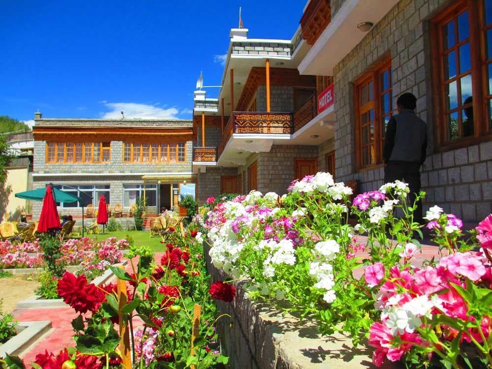 Hotel Charu Palace Leh photo 3