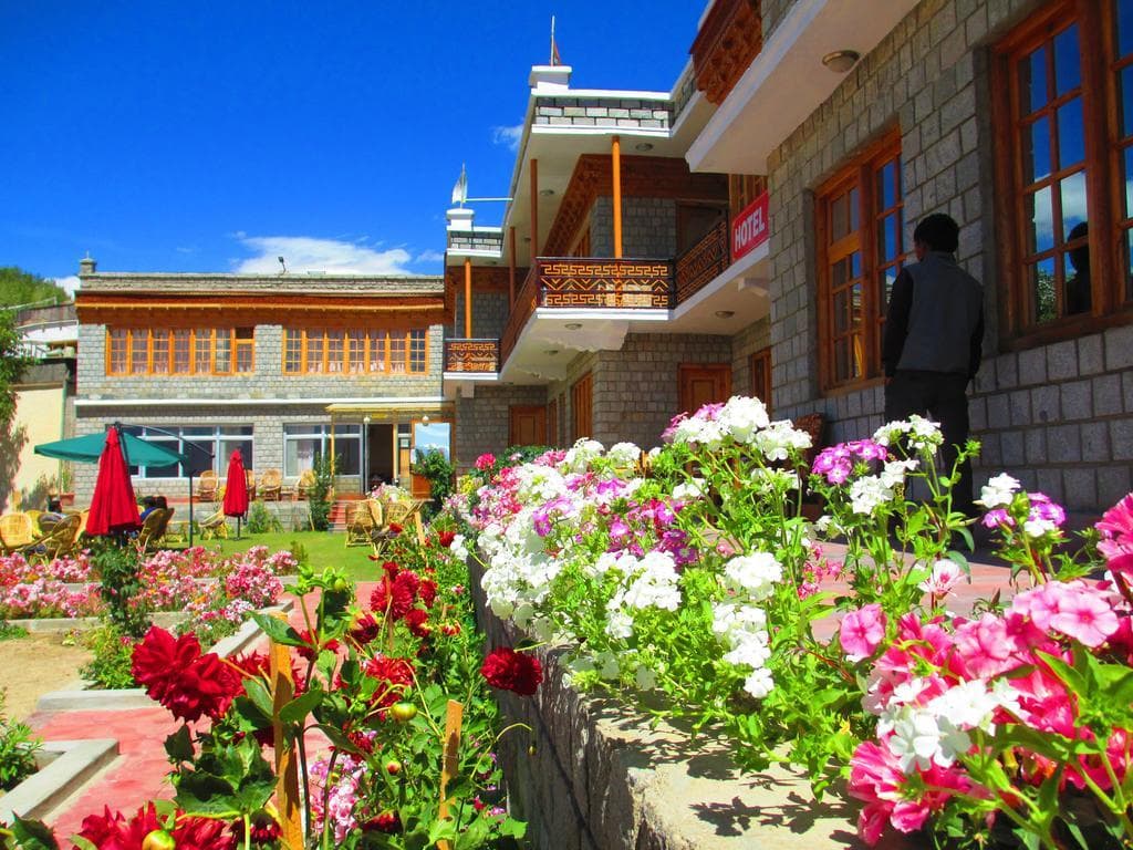 Hotel Charu Palace Leh photo 4