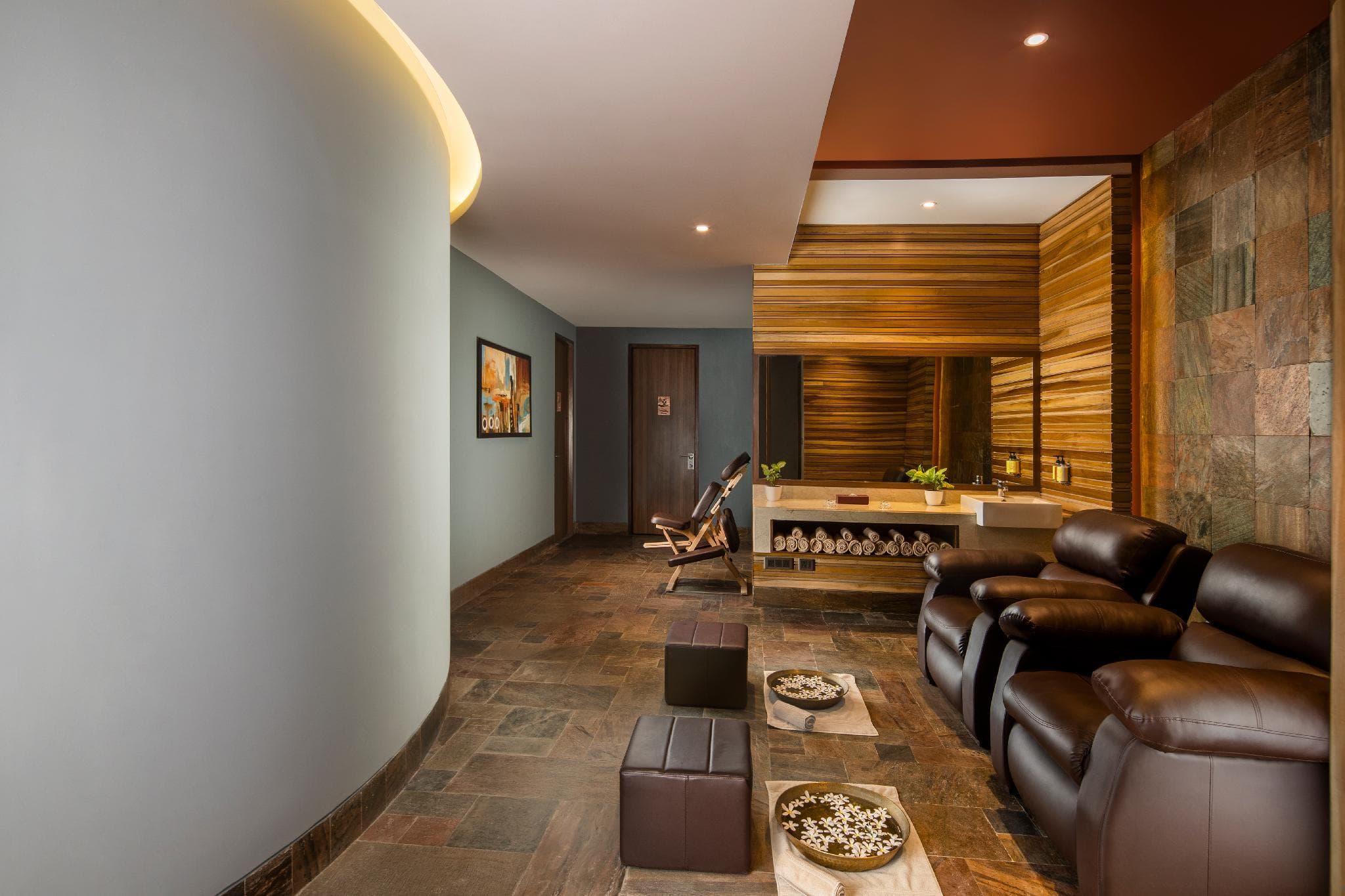 Sandal Suites Op. By Lemon Tree Hotels photo 4