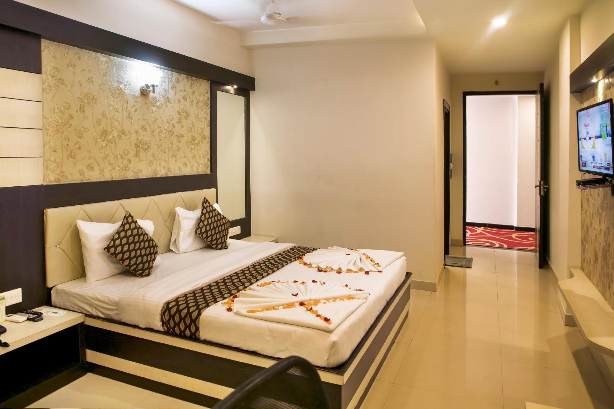 Hotel Ganges Grand photo 2