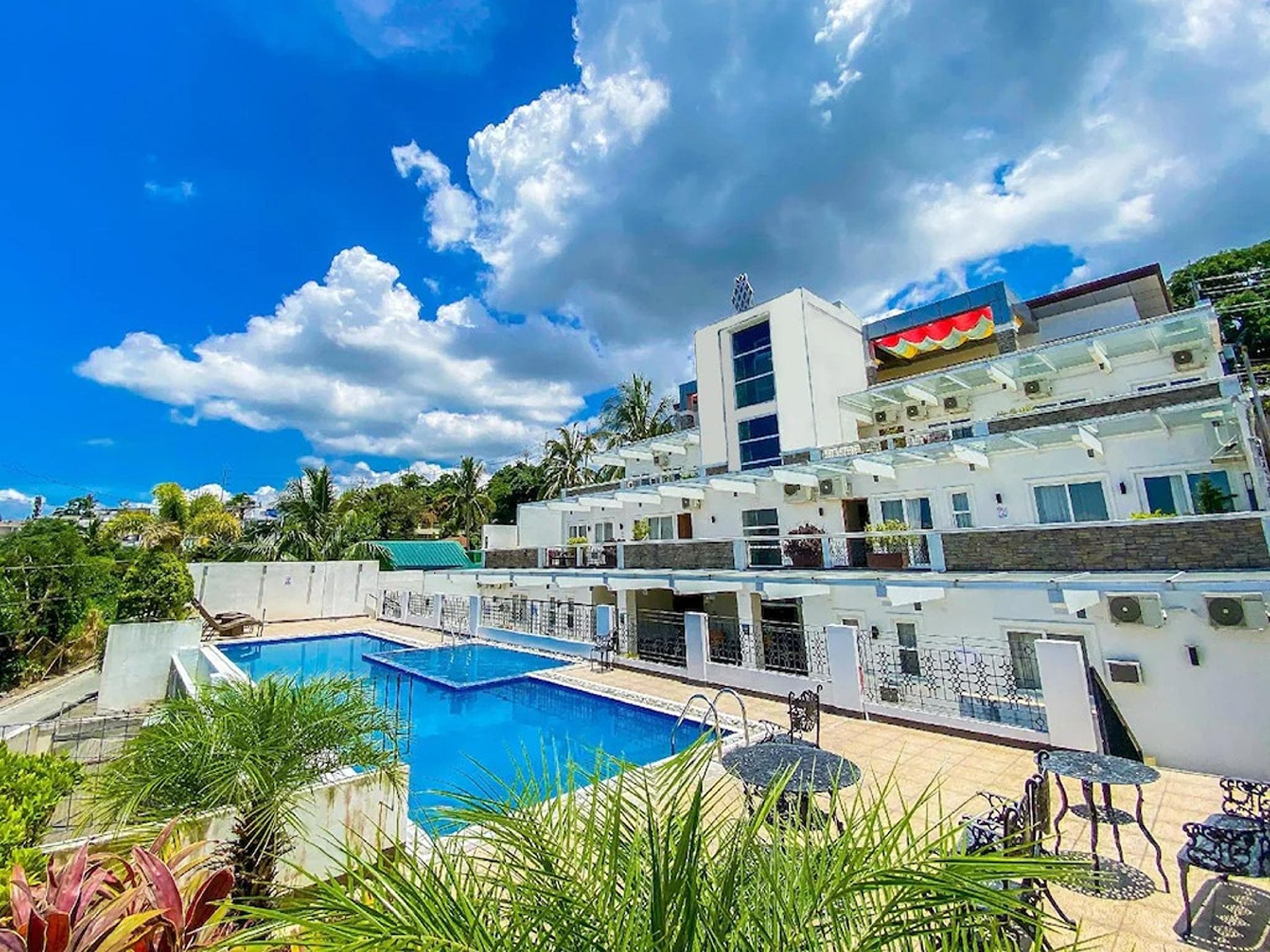 Tagaytay Hotel SixB