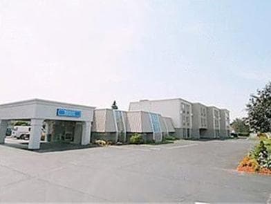 Niagara Lodge & Suites