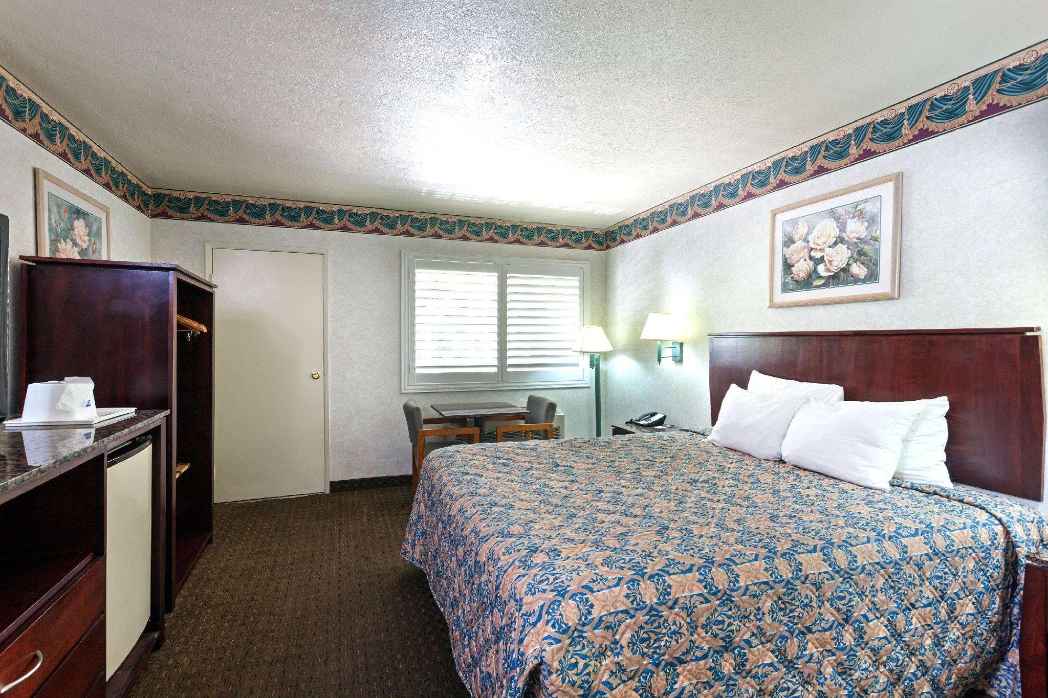 Travelodge by Wyndham Long Beach Convention Center photo 2