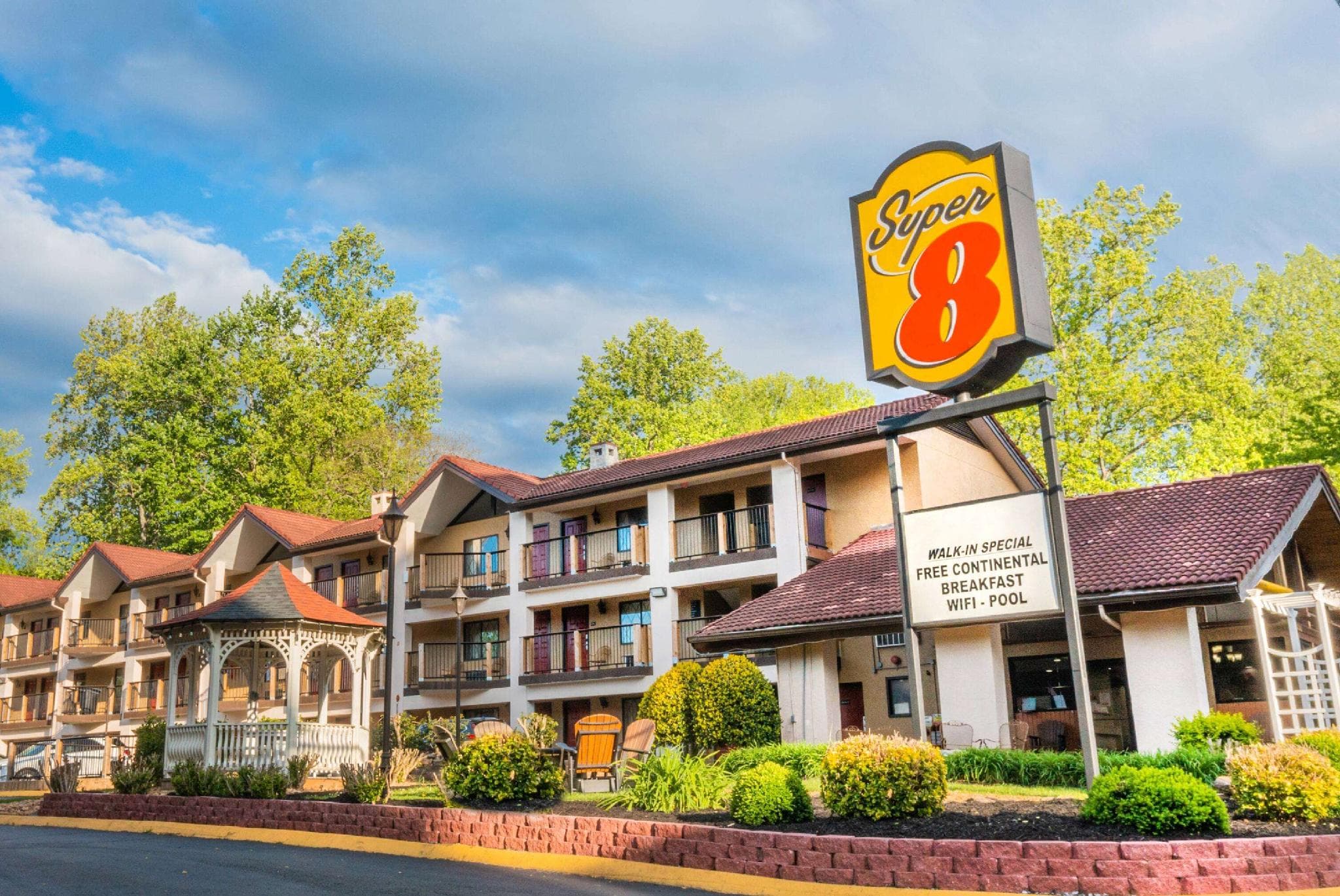 Super 8 By Wyndham Downtown Gatlinburg At Convention Center photo 4