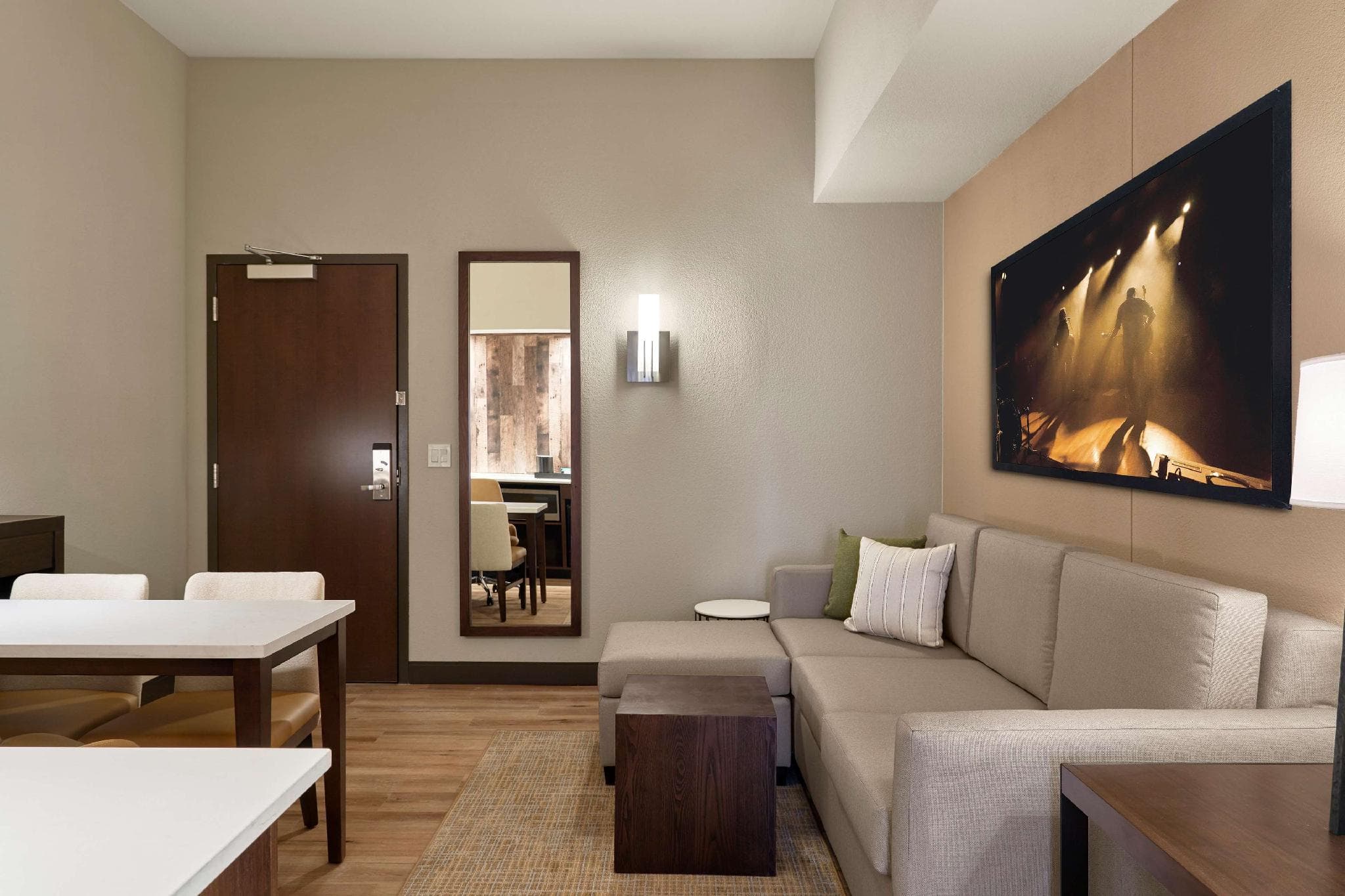 Embassy Suites by Hilton Nashville Downtown photo 2