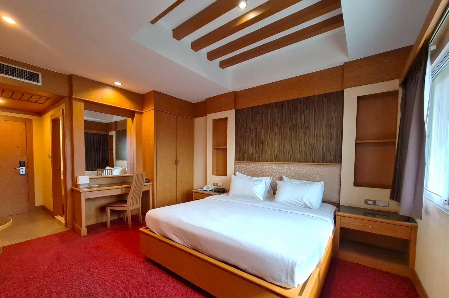 The Rich Hotel photo 2