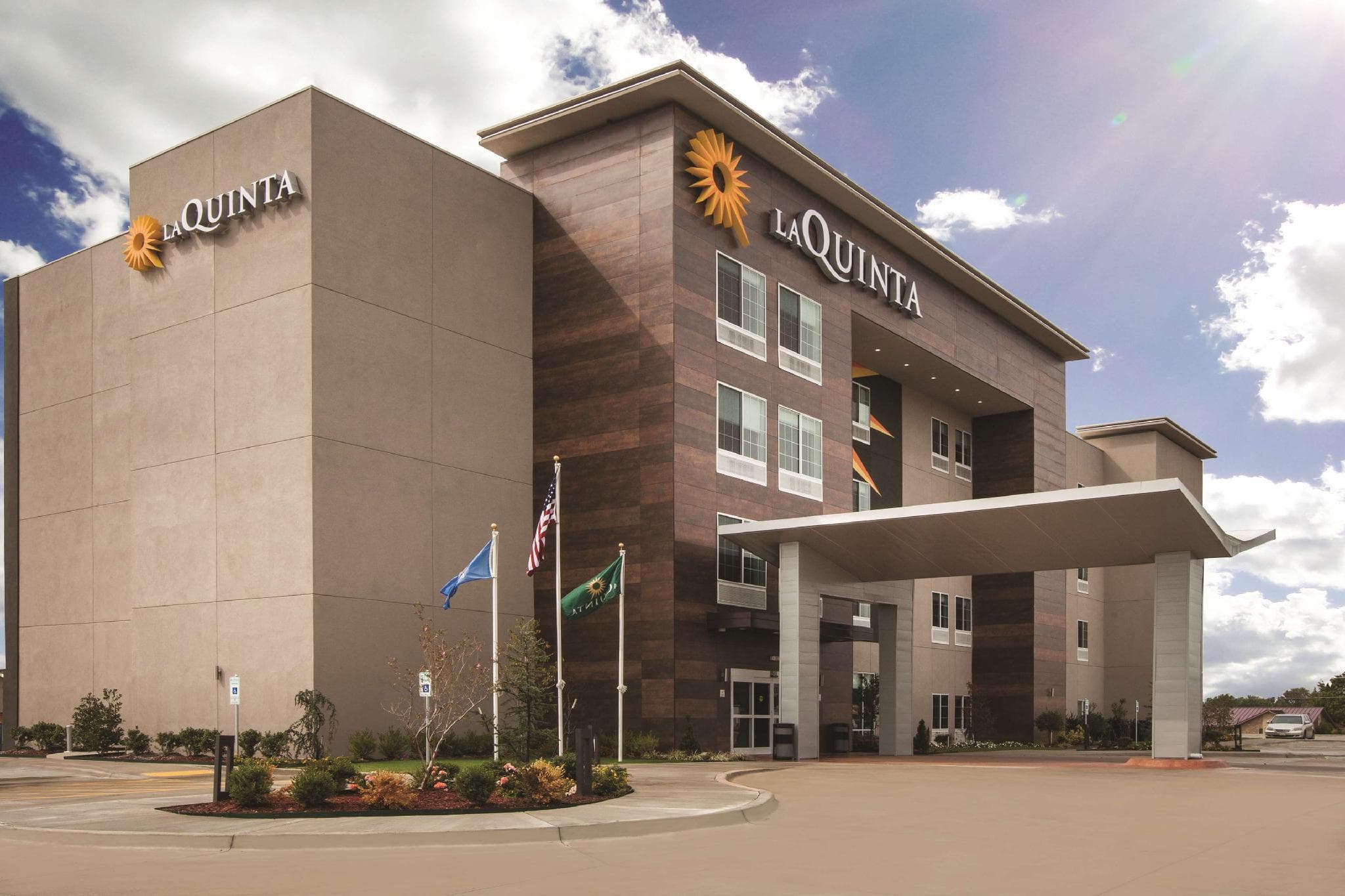 La Quinta Inn & Suites by Wyndham Raleigh Downtown North