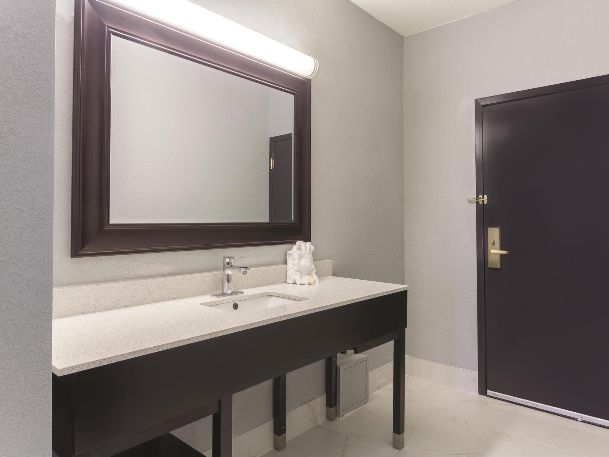 La Quinta Inn & Suites by Wyndham Knoxville East photo 4