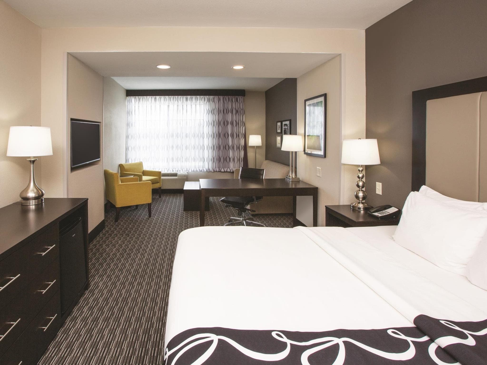 La Quinta Inn & Suites by Wyndham Hattiesburg - I-59 photo 5