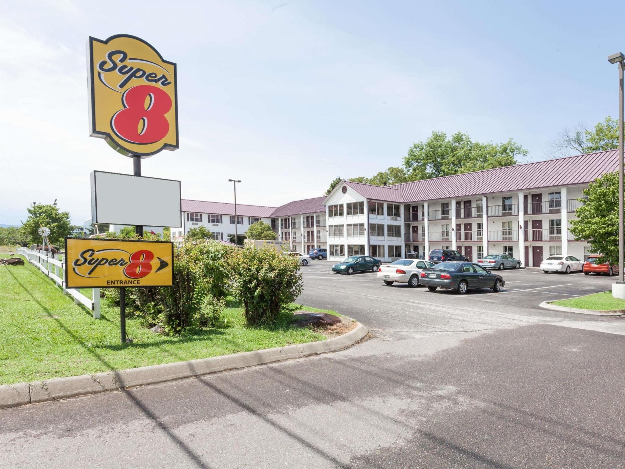Super 8 By Wyndham Sevierville Riverside