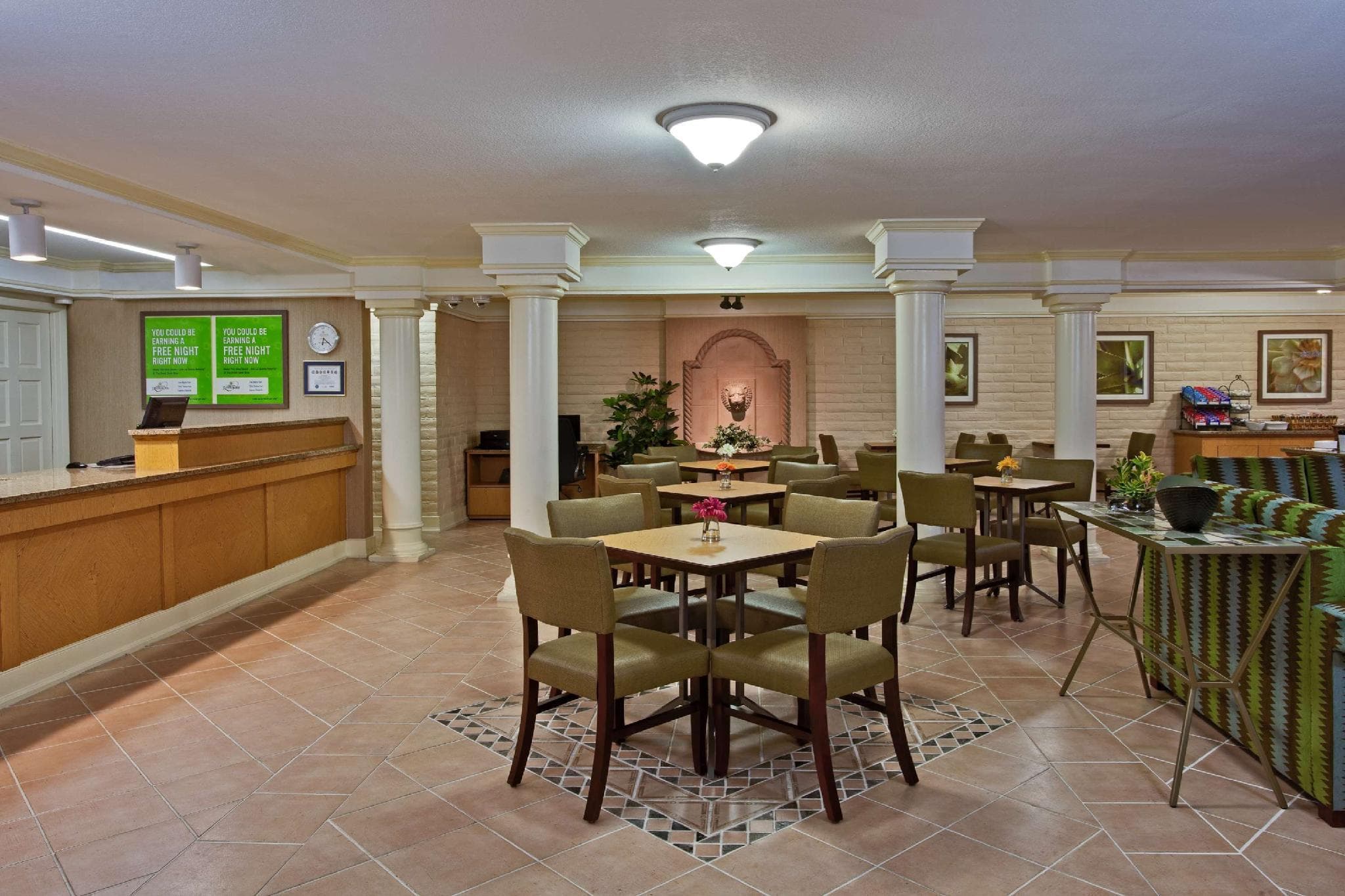 La Quinta Inn by Wyndham Orlando Airport West photo 5