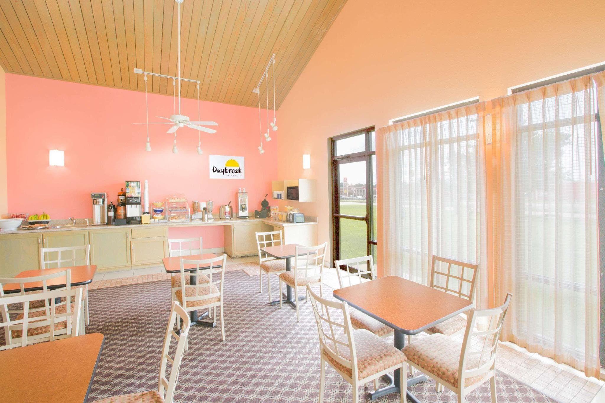 Days Inn by Wyndham Hattiesburg MS photo 4