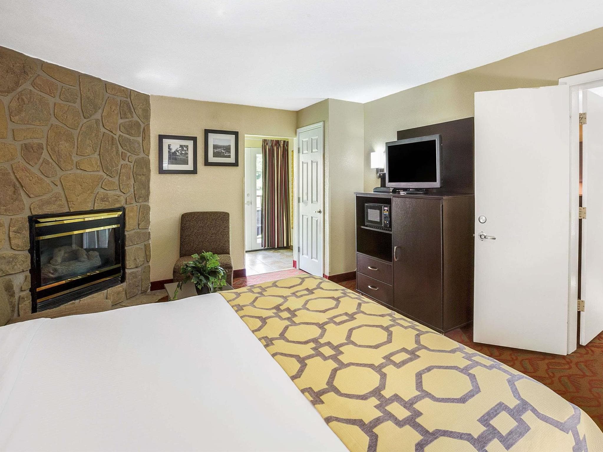 Baymont by Wyndham Gatlinburg On The River photo 5