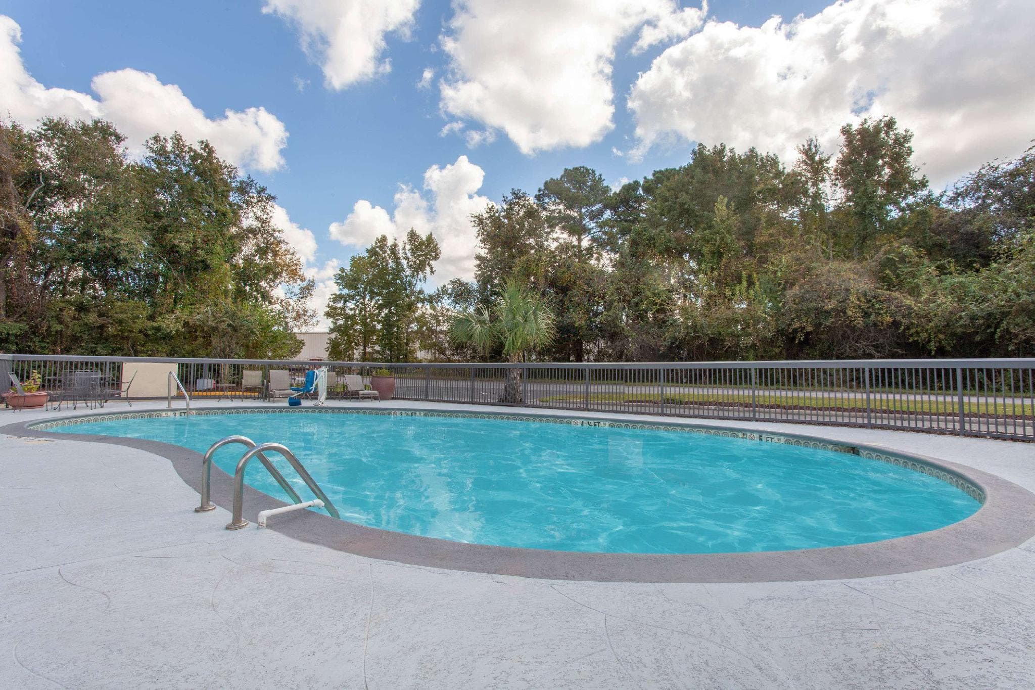Wingate by Wyndham Charleston Coliseum photo 5