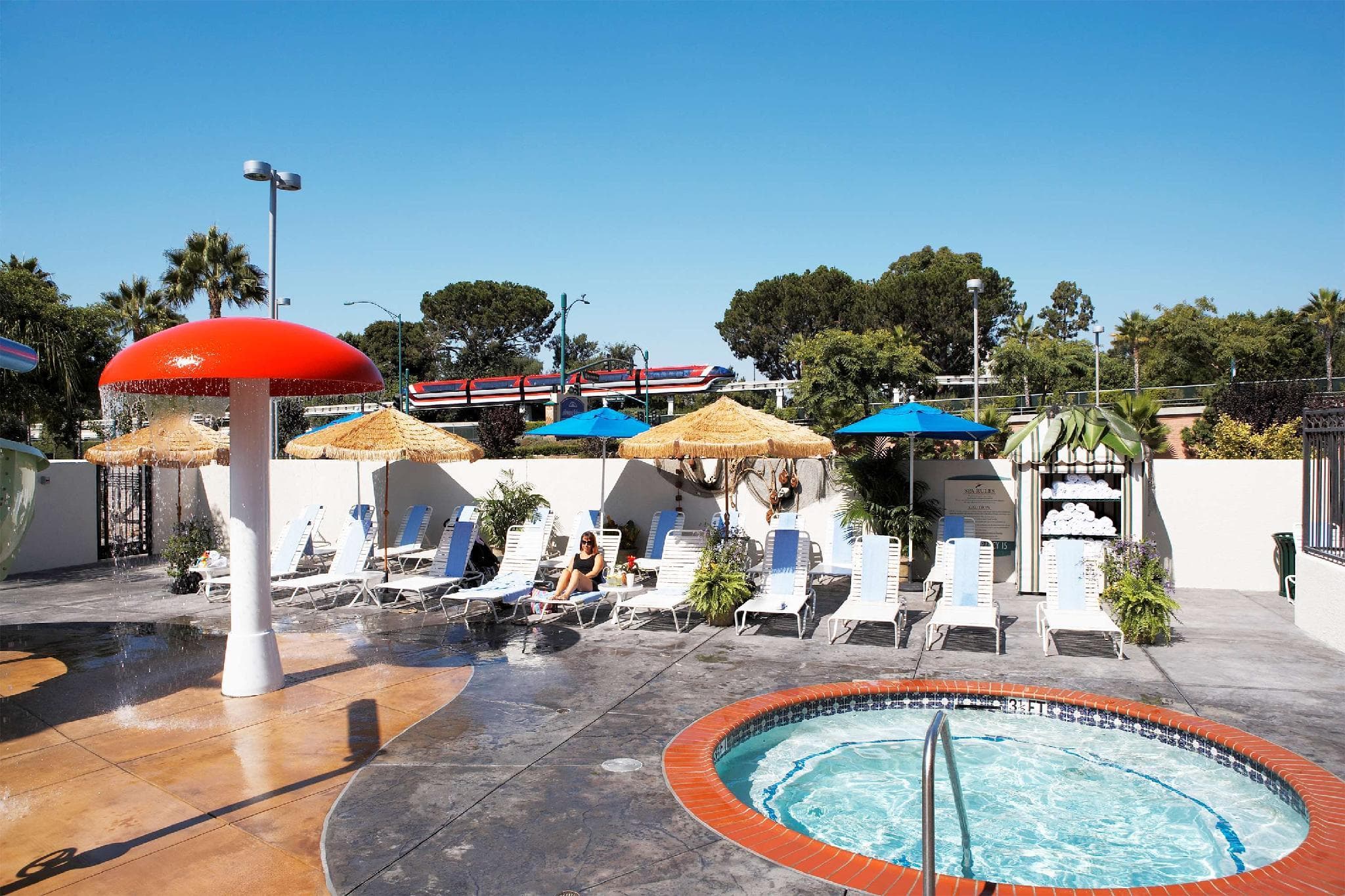 Howard Johnson by Wyndham Anaheim Hotel and Water Playground photo 4