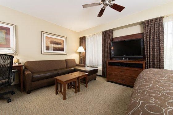 Staybridge Suites Charleston-Ashley Phosphate photo 4