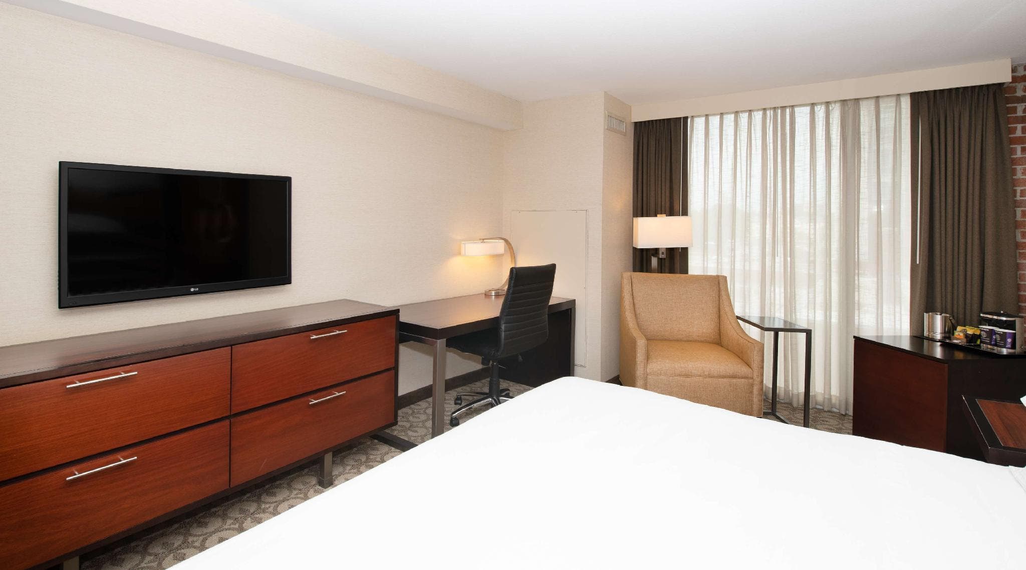 DoubleTree by Hilton Hotel and Suites Charleston Airport photo 2