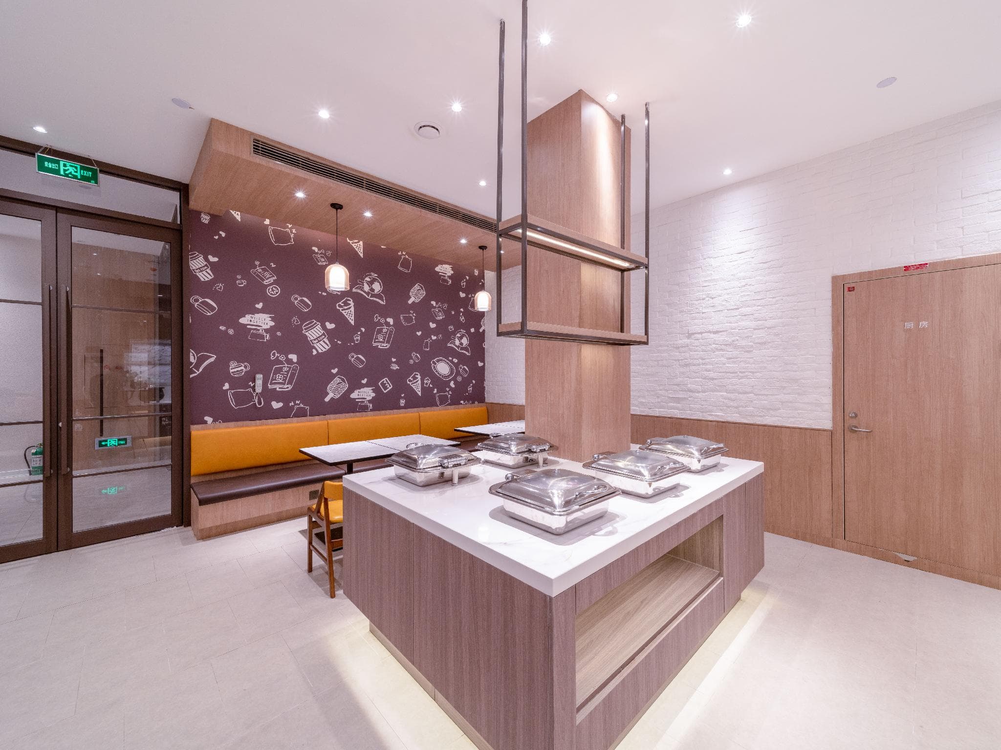 Hanting Premium Hotel Youjia Wuhan Etouwan Metro Station photo 3