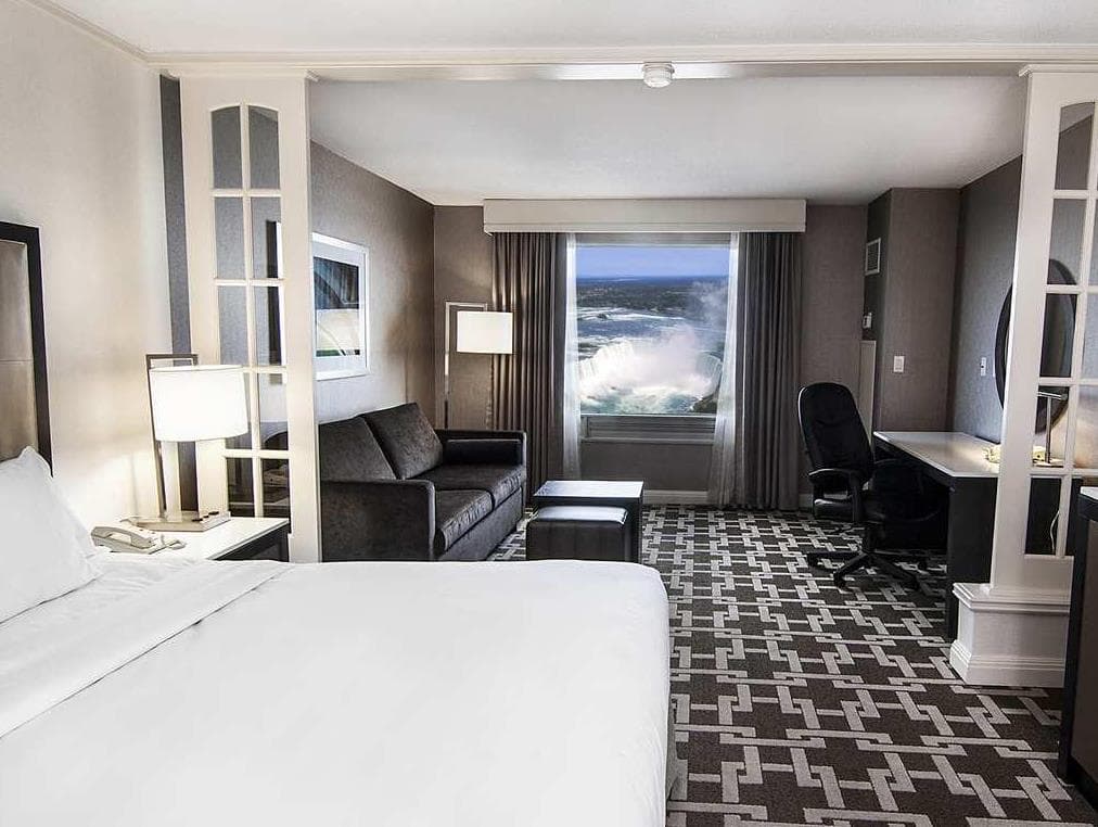 Hilton Niagara Falls/Fallsview Hotel & Suites photo 5
