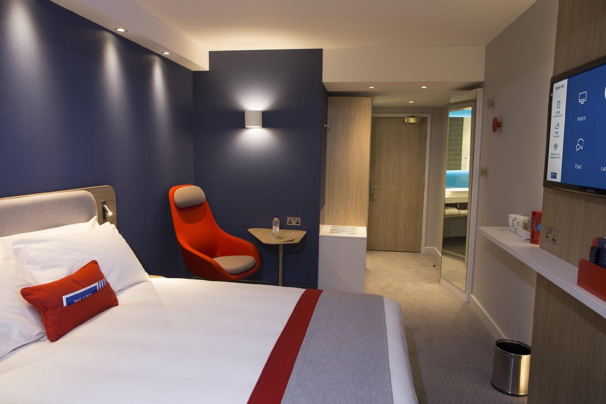 Holiday Inn Express Cambridge West Cambourne By IHG photo 3