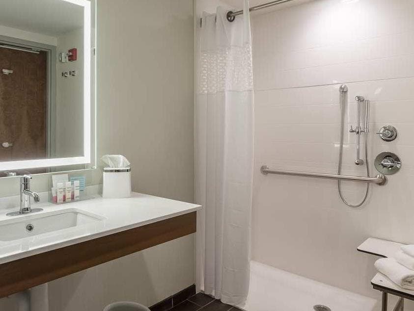 Hampton Inn & Suites Knoxville Papermill Drive photo 5