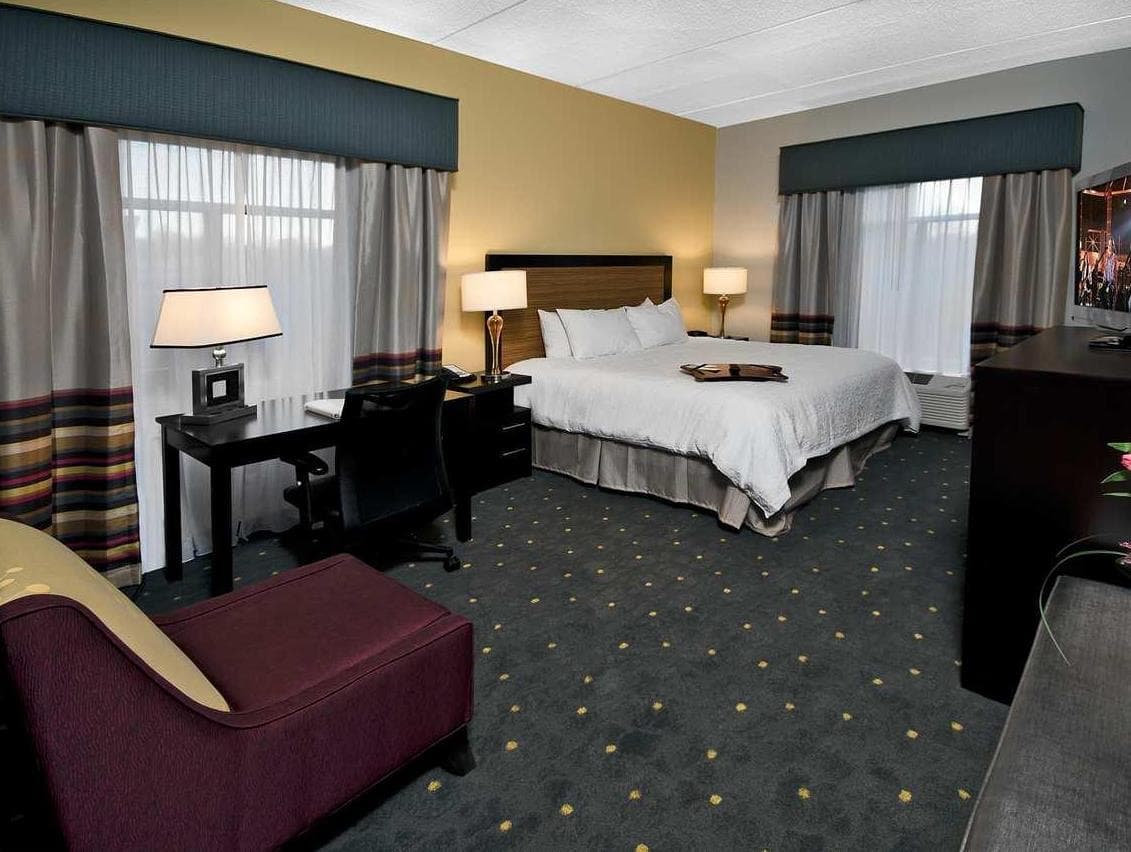 Hampton Inn & Suites Raleigh Downtown photo 2