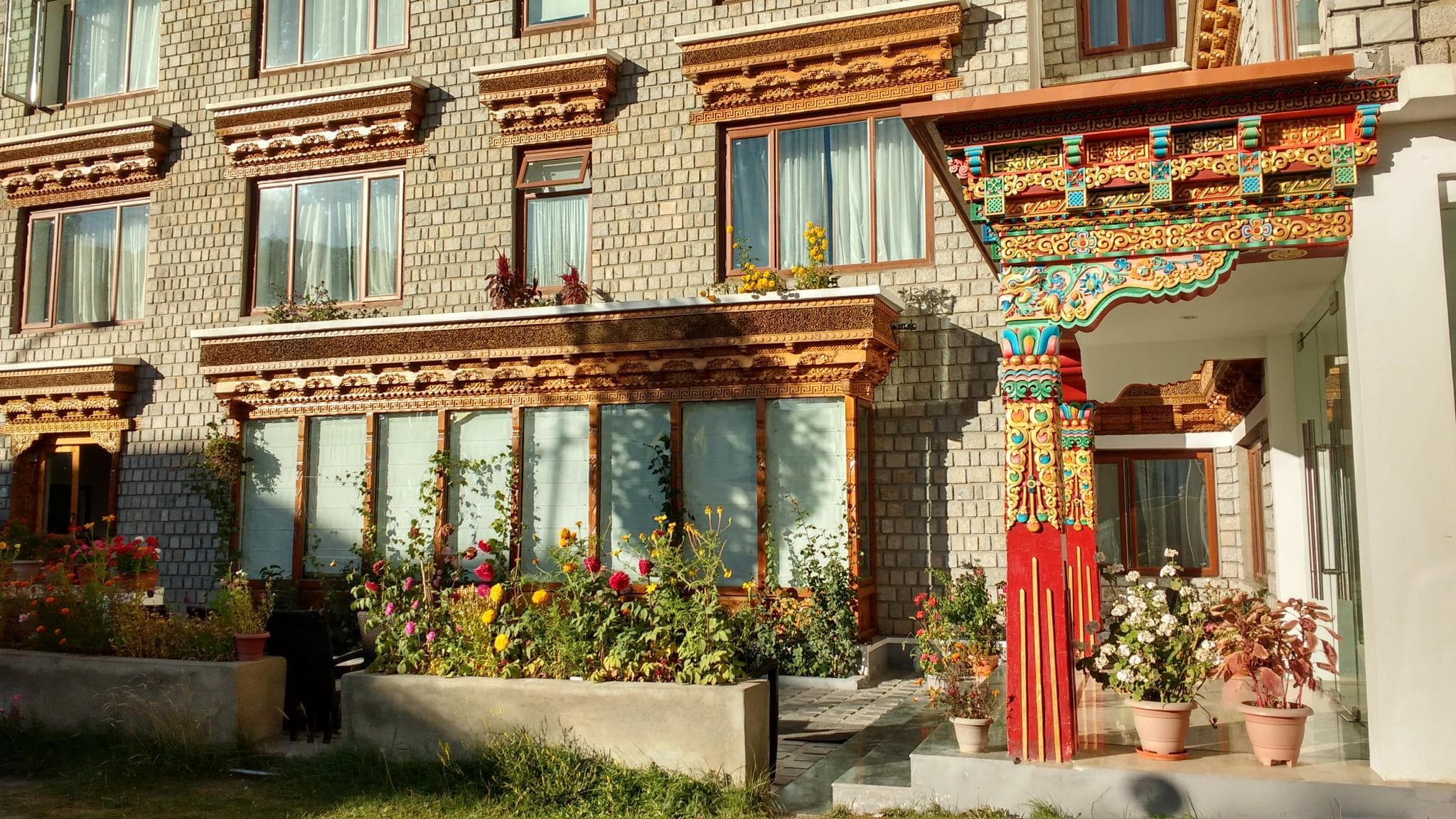 Hotel Sera Courtyard