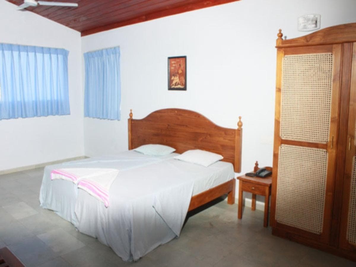 OYO 246 Roy Villa Beach Hotel photo 2