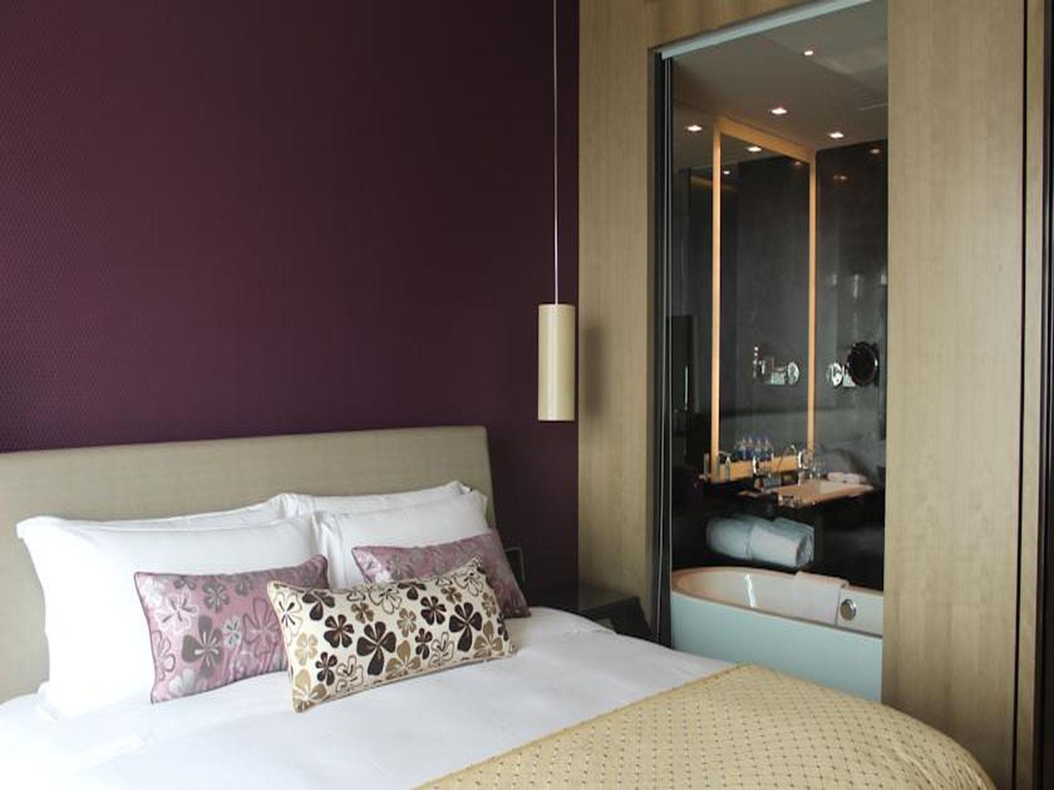 V Hotel photo 5