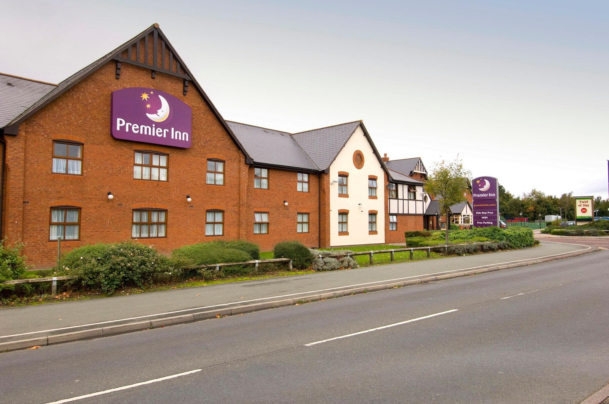 Premier Inn Chester Central - South East photo 2