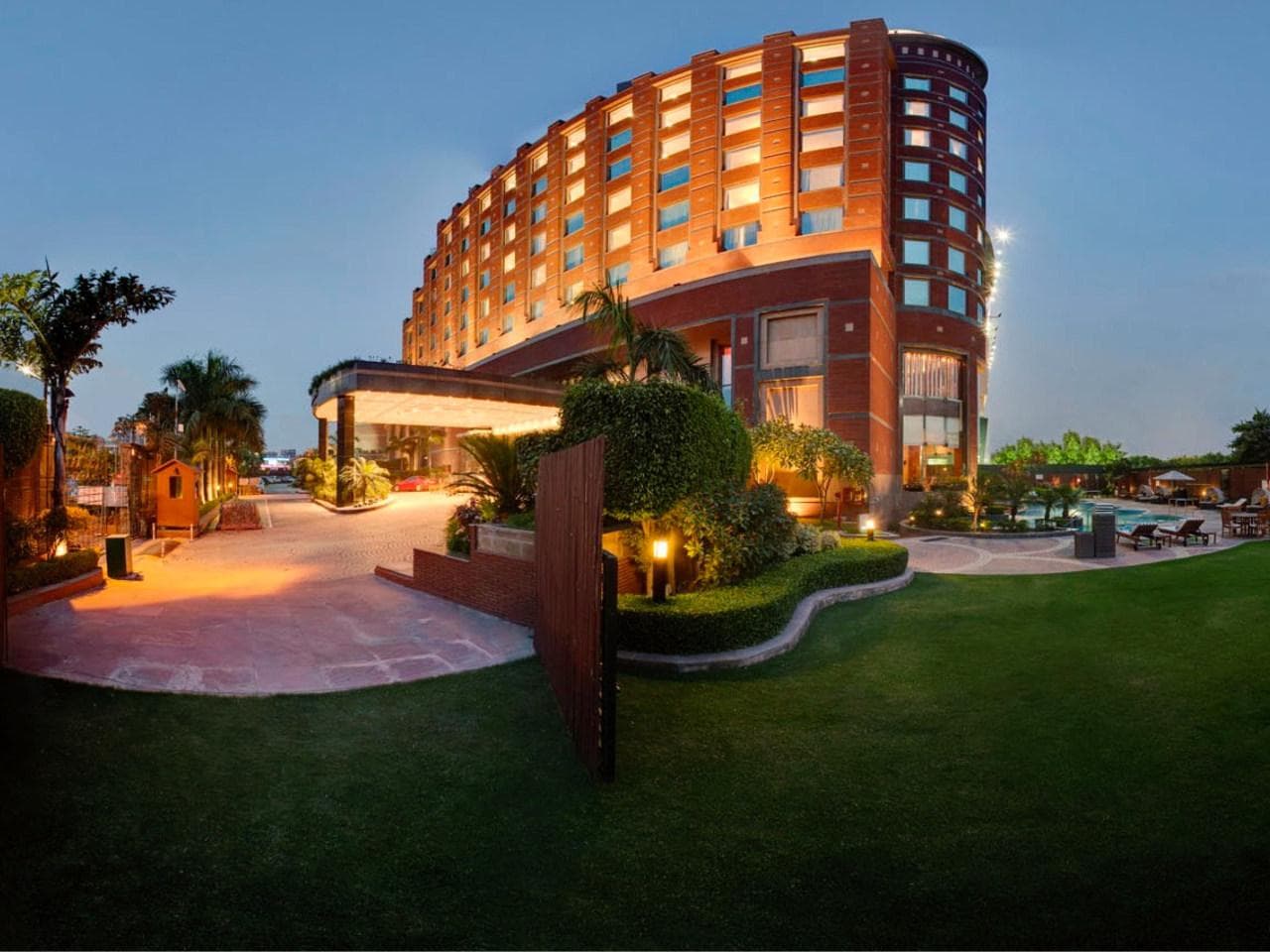 Radisson Blu MBD Hotel Noida photo 3