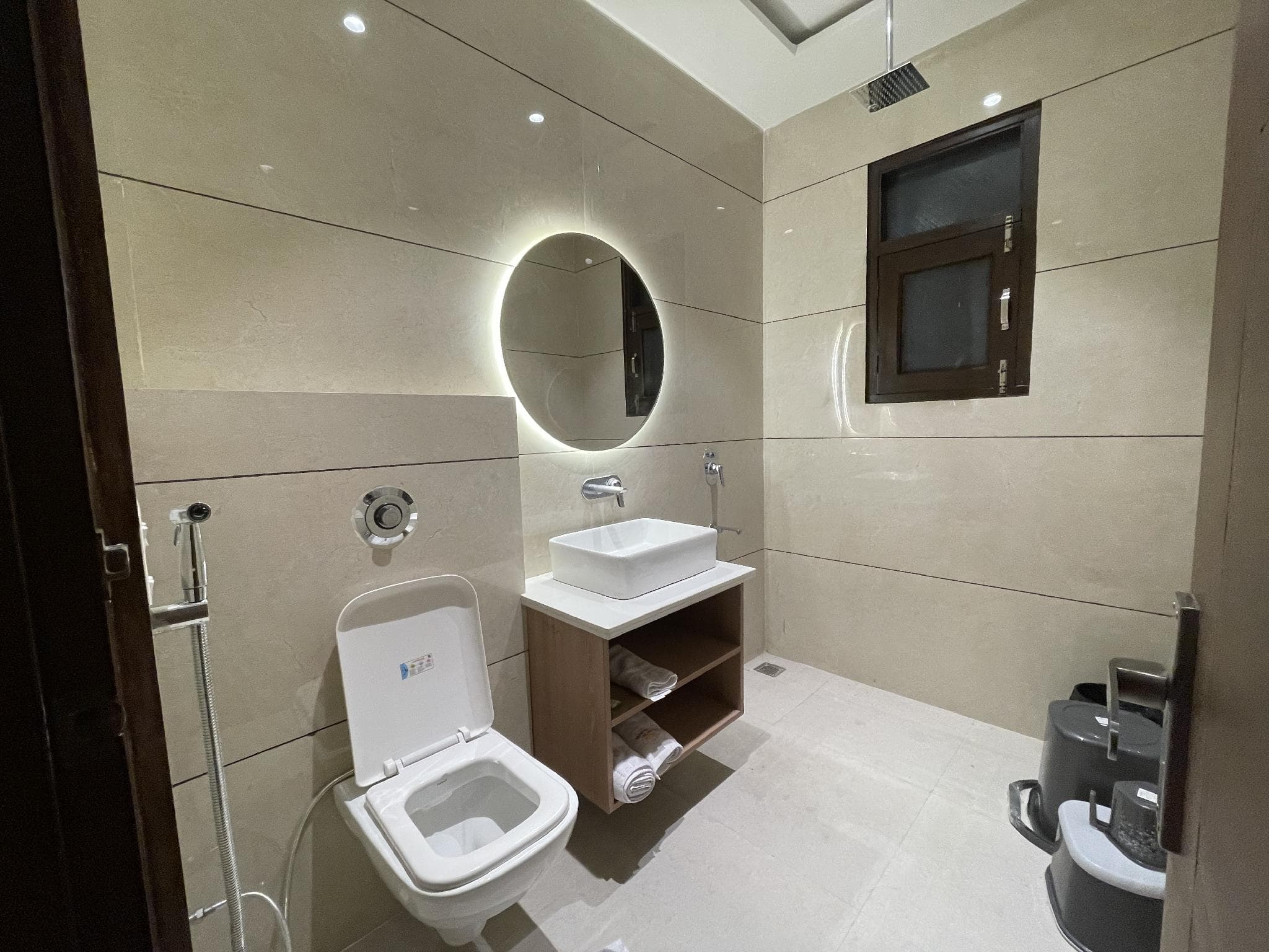 Hotel Crown Savoy photo 2