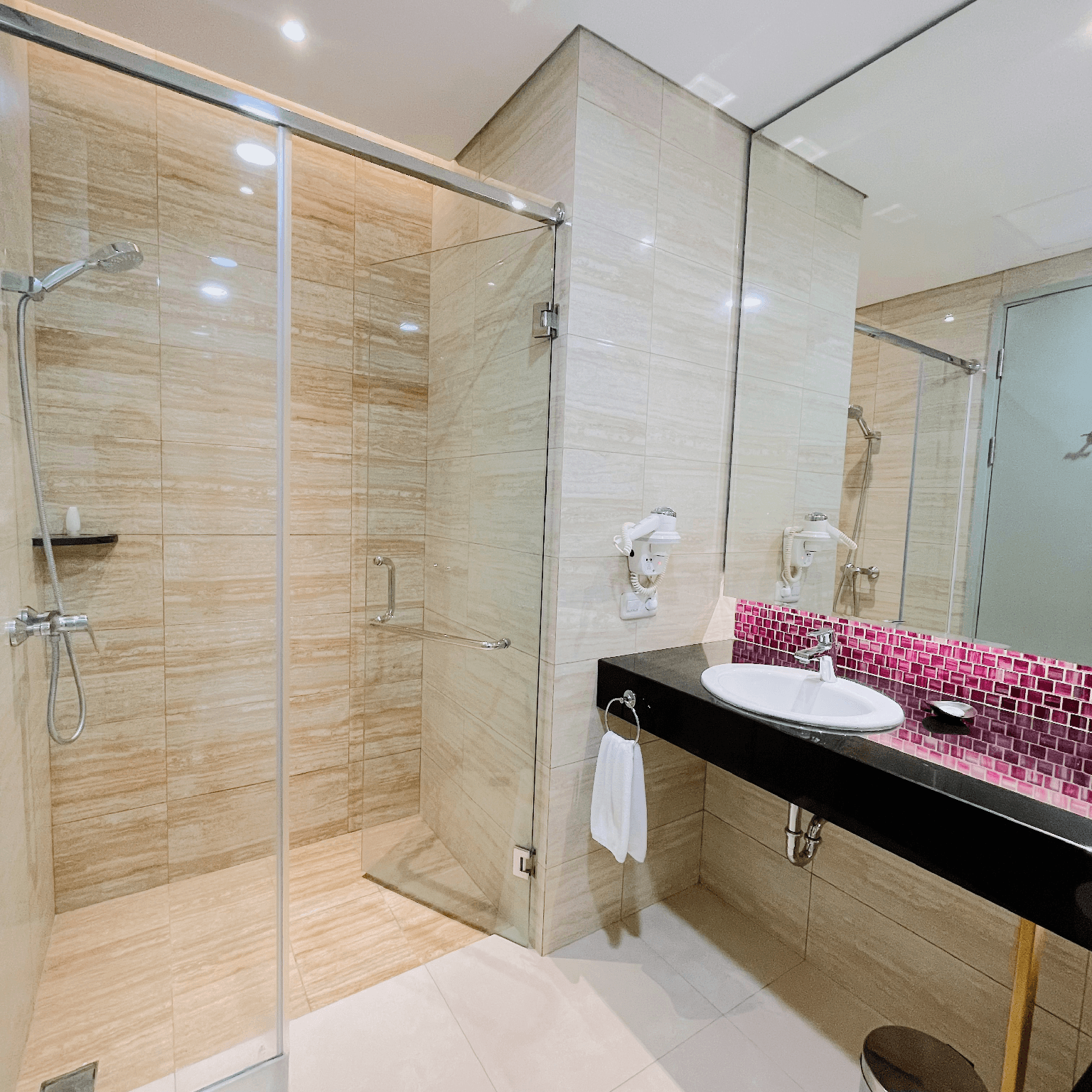 Leedon Hotel & Suites Surabaya photo 2