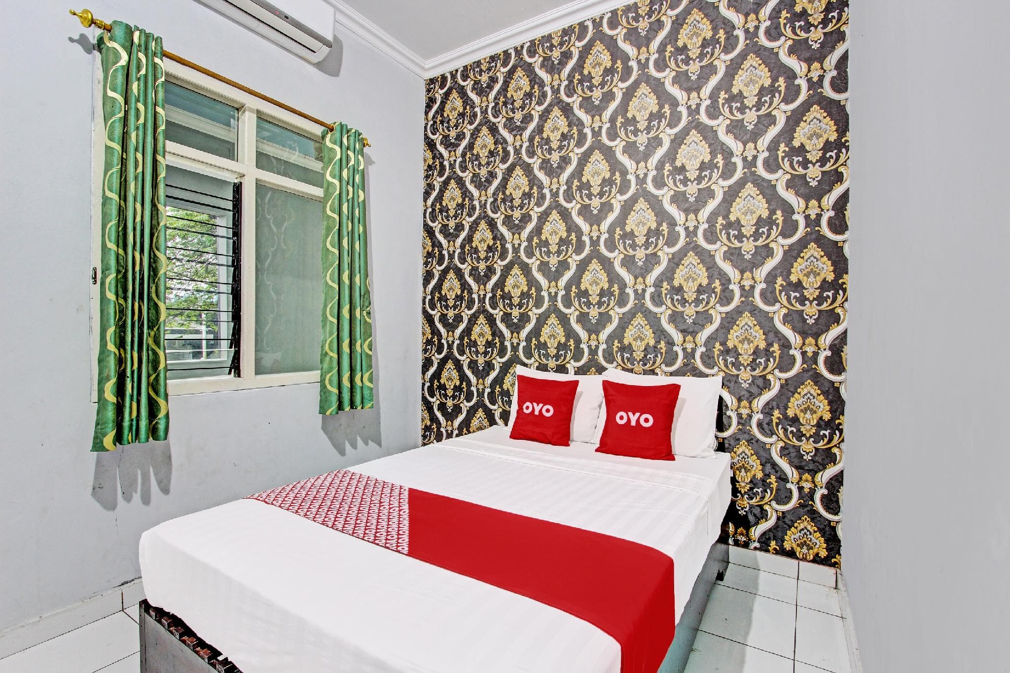 OYO 92287 Hotel Aji Mantoro