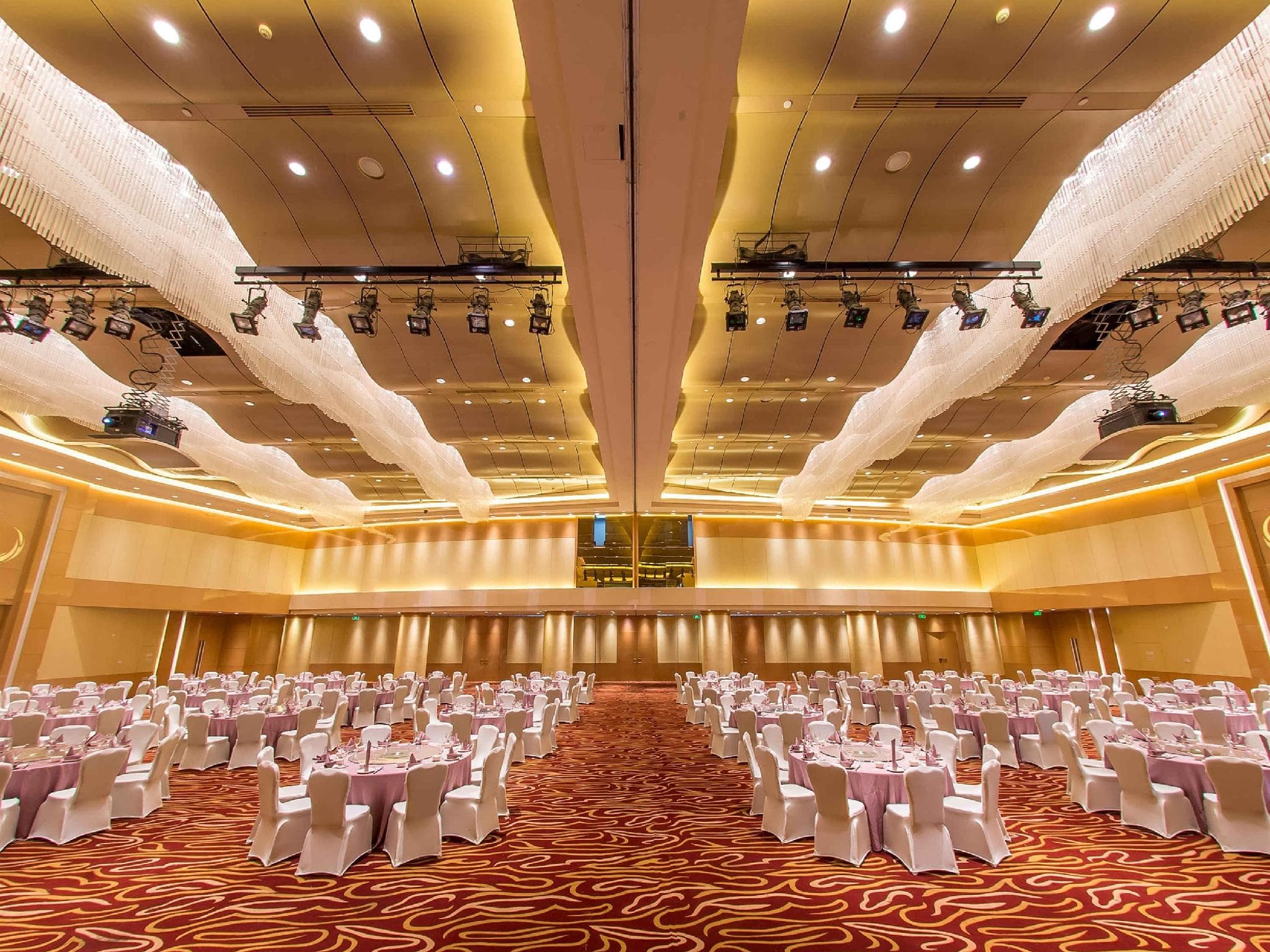 Pullman Linyi Lushang Hotel