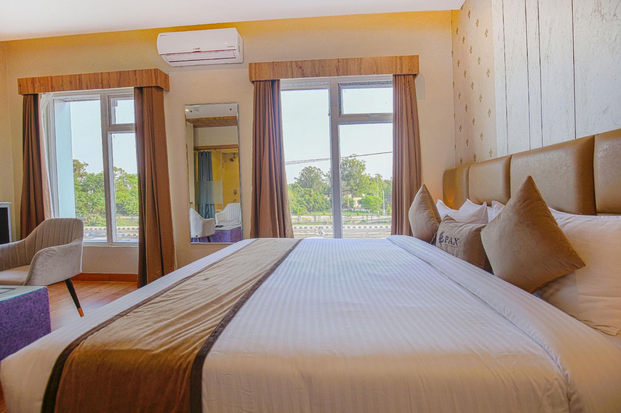 Hotel AK Continental Zirakpur photo 4