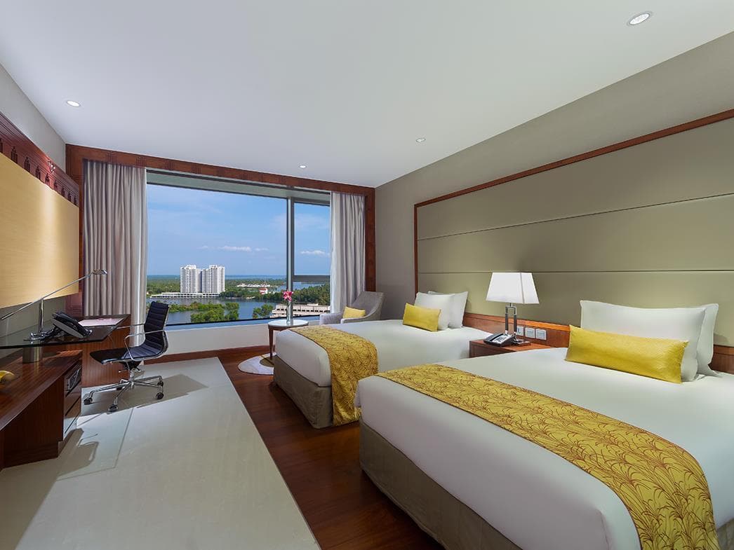 Crowne Plaza Kochi By IHG photo 5