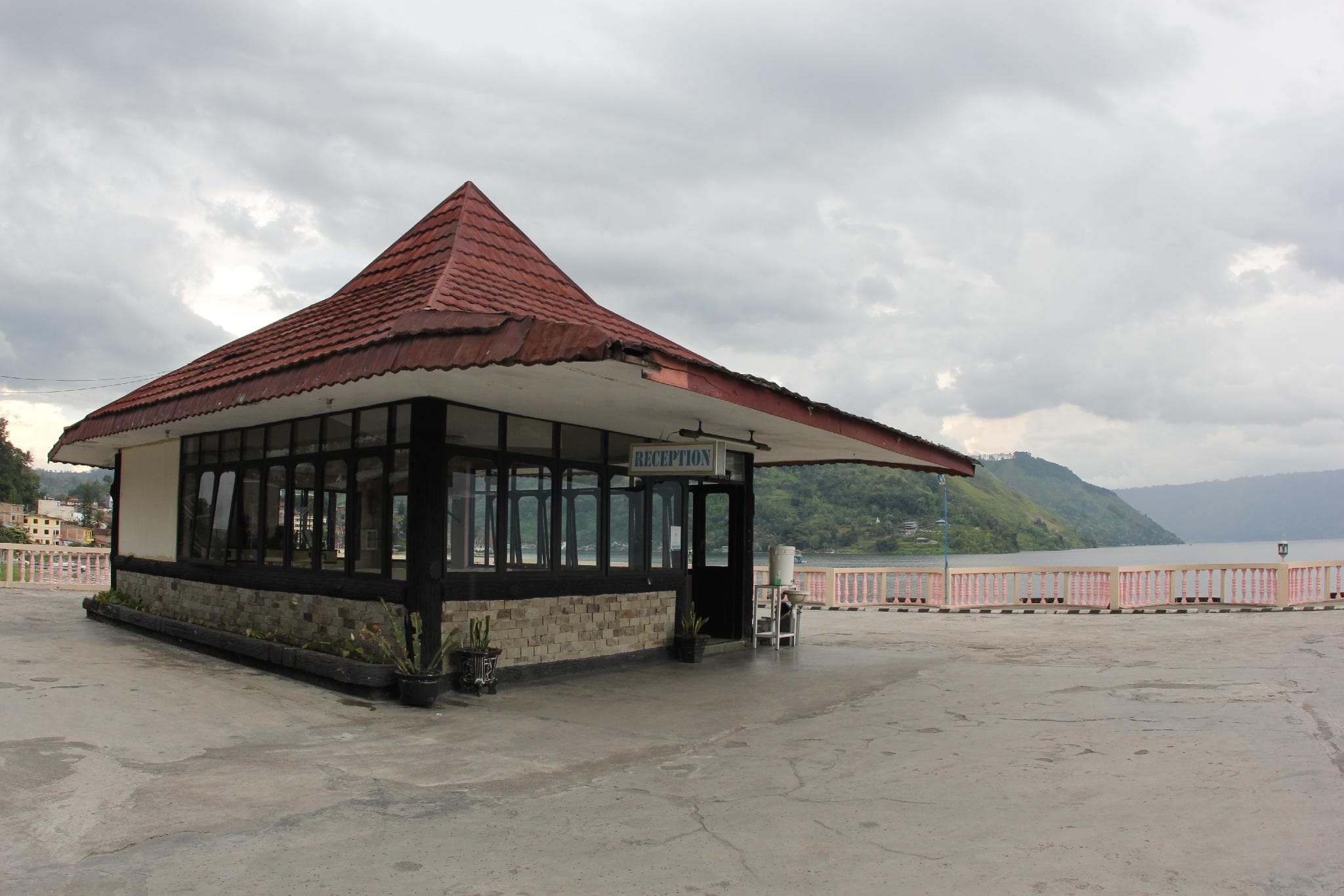 Darma Agung Beach Hotel Parapat photo 3