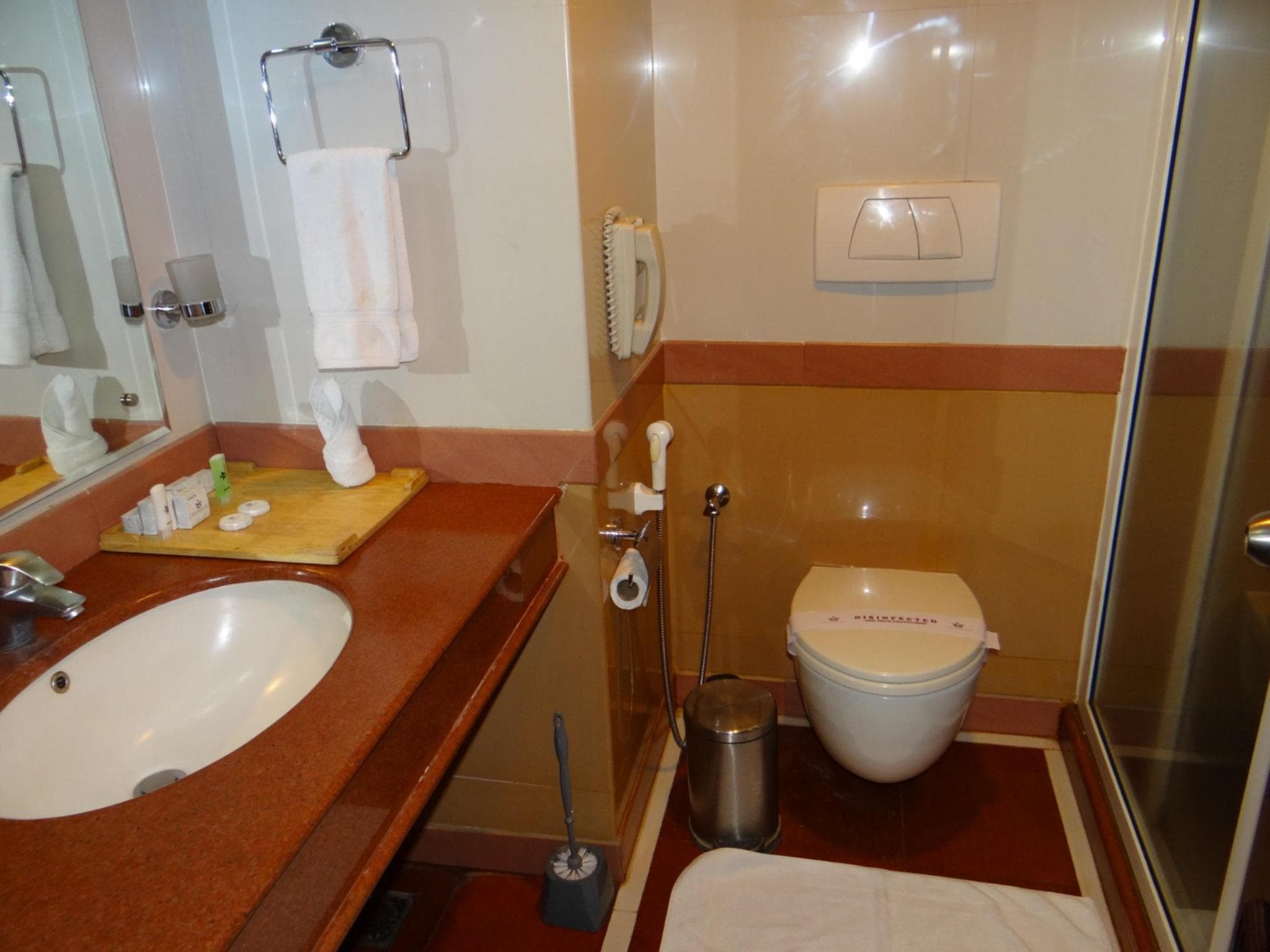 Hotel Airlink Castle photo 3