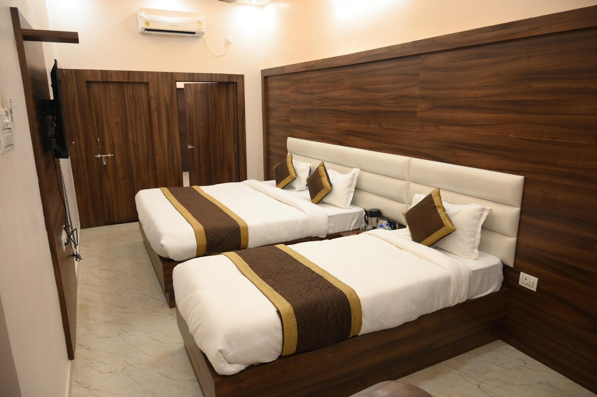 The Golden Villa photo 5